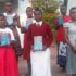 Dizionari di inglese per le ragazze di Sanganigwa della scuola secondaria